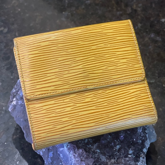 🤩🤩EUC Louis Vuitton LV Epi Elise tassil yellow compact wallet - Picture 2 of 7